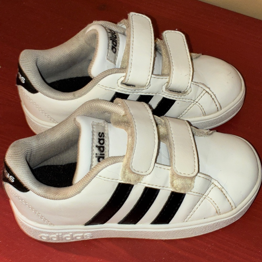 Adidas Kids White and Black‎ Sneakers Sz 8Kids
